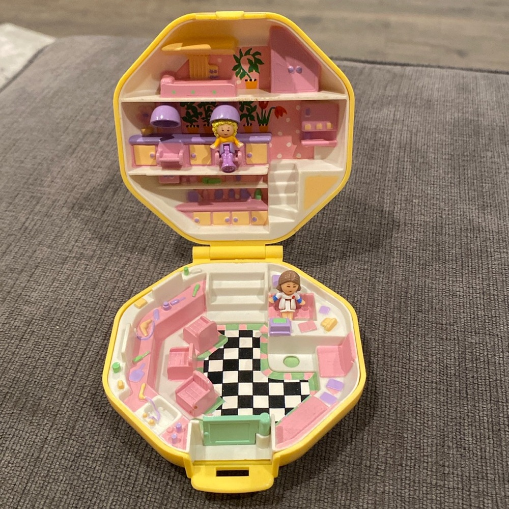 Vintage 1992 Polly Pocket Hair Salon Playset      kids girls dolls doll toy toys